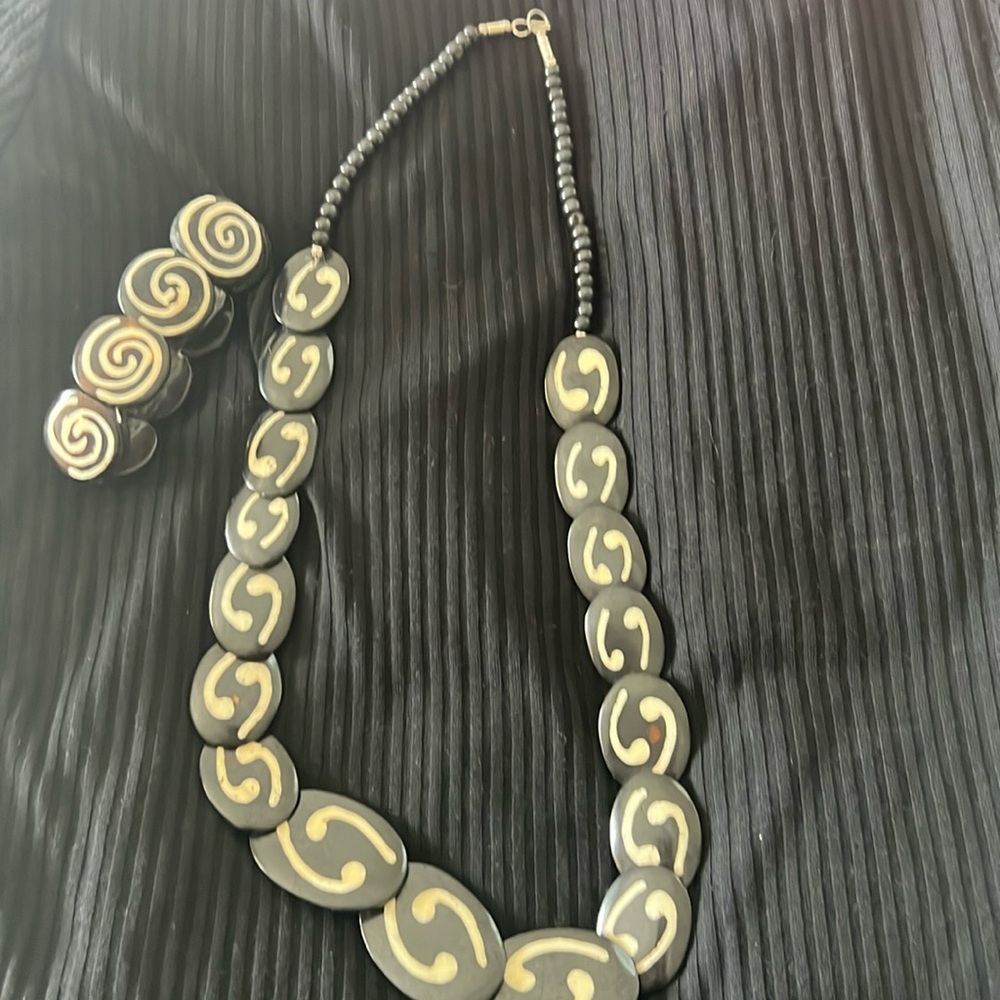 beautiful new never worn purchased in Egypt necklace and bracelet set